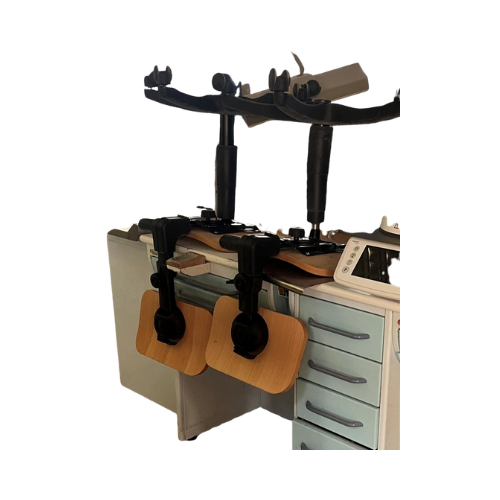 Chaises en bois d'occasion Planet IMD avec piston gaz. Pieds plastiques noir x4